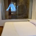 Interieur des Schlafzimmers in der Wohnung in der Hurghada Marina