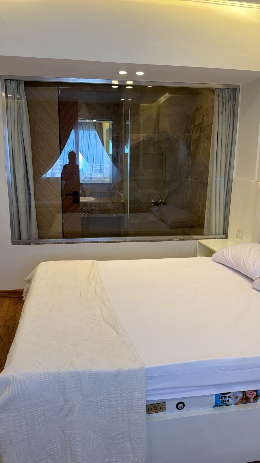 Interieur des Schlafzimmers in der Wohnung in der Hurghada Marina