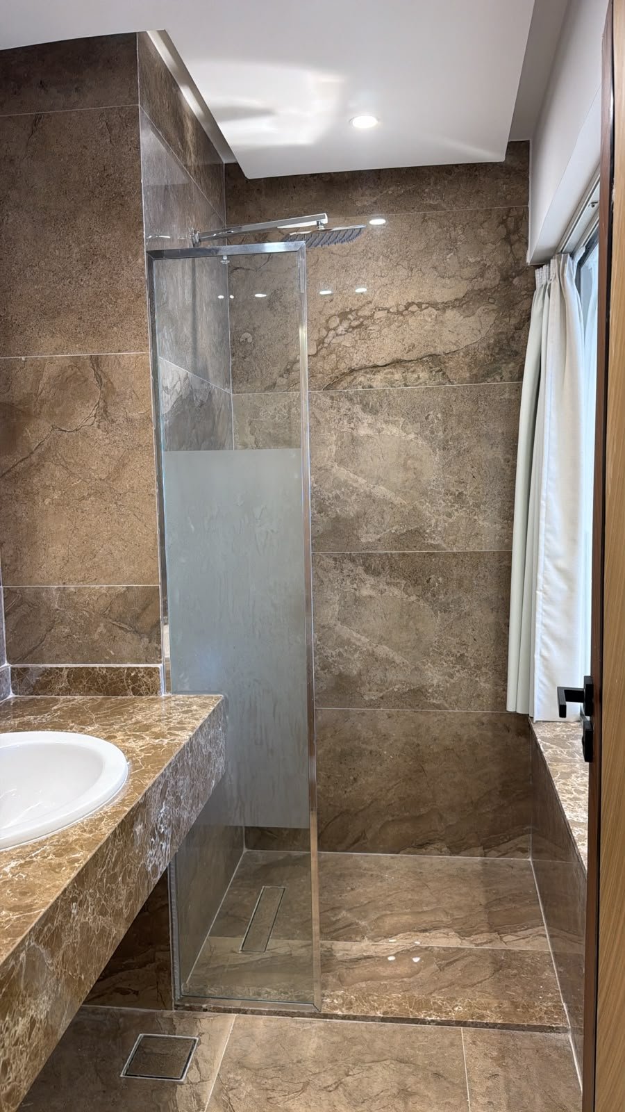 Das Badezimmer im Apartment in der Hurghada Marina